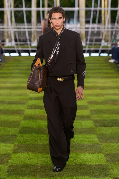 Look 28